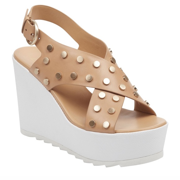 miki peep toe wedge
